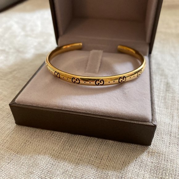 18K Gold Gucci Bracelet / Cuff - Picture 4 of 8